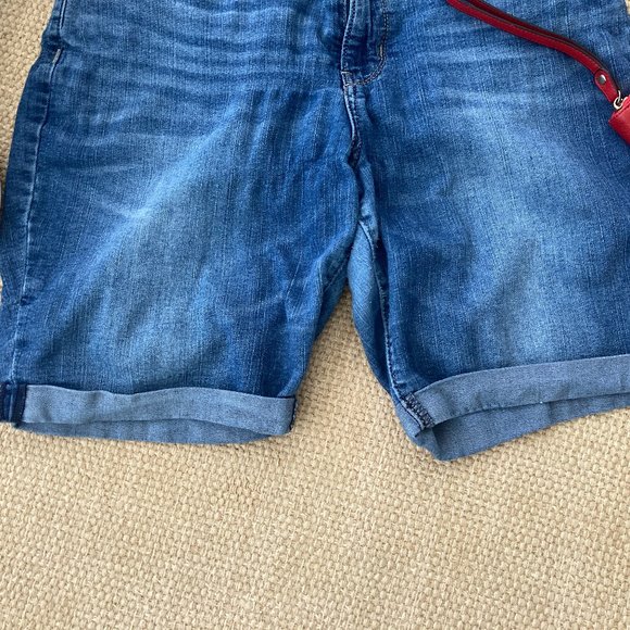 Levi's  Strauss Signature  Cuffed Whiskering  Mid Rise Jean  Bermuda Shorts 14 - Picture 4 of 8
